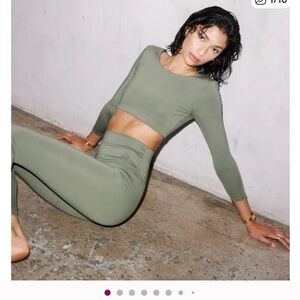 Heros the Ballerina long sleeve crop top. Green. M. NWT